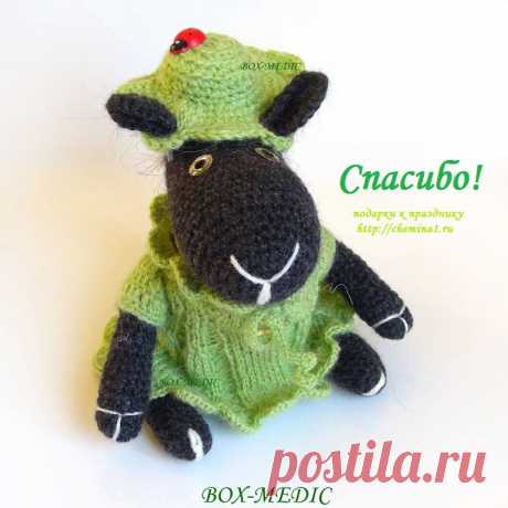Символ года 2015- Веселая овечка.
С виду игрушка, внутри овечка- шкатулка для хранения украшений, емкость из пластика 100 мл. с закручивающейся крышкой.
цвет платья вязанные или шитые
колокольчик на шее
головной убор - шляпа с божьей коровкой или кепка
ВЫСОТА ОВЕЧКИ 12 СМ., ОБЪЕМ 8 СМ.
Упакована в подарочную коробку или пакет, на ваш выбор.