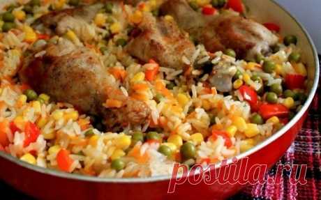 Курица с рисом и овощами — 
очень красивое, ароматное и сытное блюдо. 
Аромат во время приготовления стоит просто неописуемый… А вкус… Ммм… 
Пальчики оближешь! 
Приготовьте такую курочку с рисом и овощами, и Вам понравится! 
Рецепт https://bystrye.retsepty24.ru/kuritsa-s-risom/
