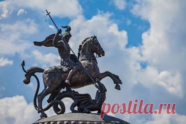 9 декабря: какой праздник отмечают в России и мире. 9 декабря 2025 года в России отмечают День Героев Отечества, а в мире — День рождественской открытки. Православные чтут память великомученика Георгия. «Лента.ру» рассказывает, какие еще праздники отмечают 9 декабря 2025 года в России и других странах, а также напоминает, кто из знаменитостей родился в этот день.