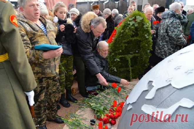 В Хабаровске почтили память воинов-интернационалистов  / Общество / АМУРПРЕСС В Хабаровске почтили память воинов-интернационалистов