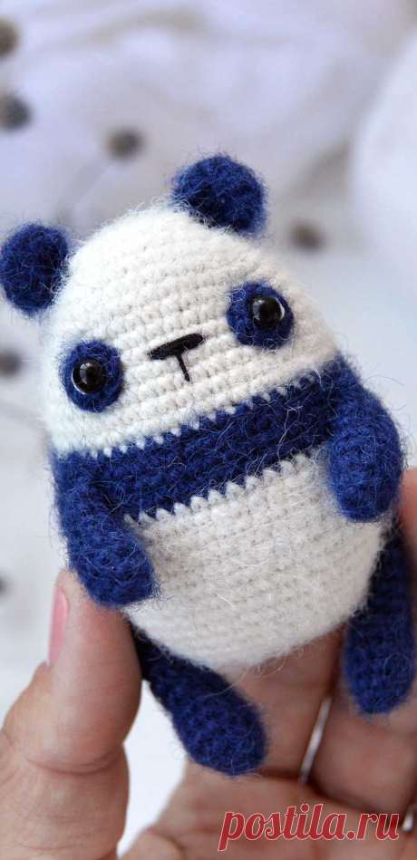 PDF Малыш Панда крючком. FREE crochet pattern; Аmigurumi animal patterns. Амигуруми схемы и описания на русском. Вязаные игрушки и поделки своими руками #amimore - Панда, медведь, маленький медвежонок, мишка.