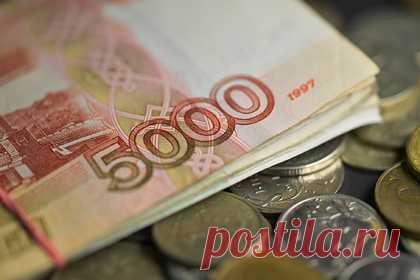 Курс рубля рухнул. На фоне обострения ситуации на линии разграничения между Украиной и непризнанными Донецкой и Луганской народными республиками (ДНР и ЛНР) курс рубля рухнул по отношению к основным валютам. По состоянию на 11:45 доллар вырос до 76,38 рубля (плюс 1,49 процента с начала дня), евро — до 86,88 рубля (плюс 1,41 процента).