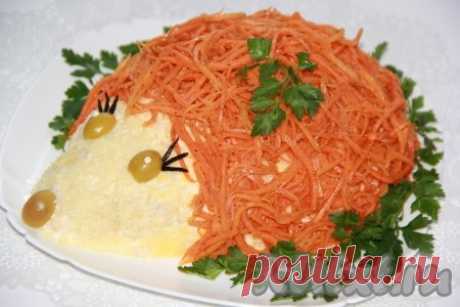 Салат с курицей, грибами и корейской морковью - рецепт с фото