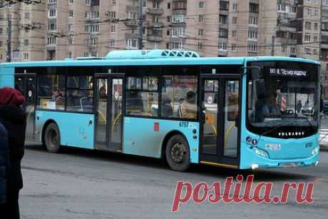 Житель Петербурга домогался школьницы в автобусе. В Петербурге неизвестный мужчина домогался 14-летнюю школьницу в автобусе, передает «Форпост». Инцидент произошел в Невском районе города в субботу, 1 апреля. Мать девочки обратилась в полицию, сообщив, что ее дочь подверглась домогательствам со стороны взрослого мужчины во время поездки в автобусе.