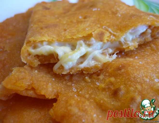 Лепешки с сырной начинкой - кулинарный рецепт