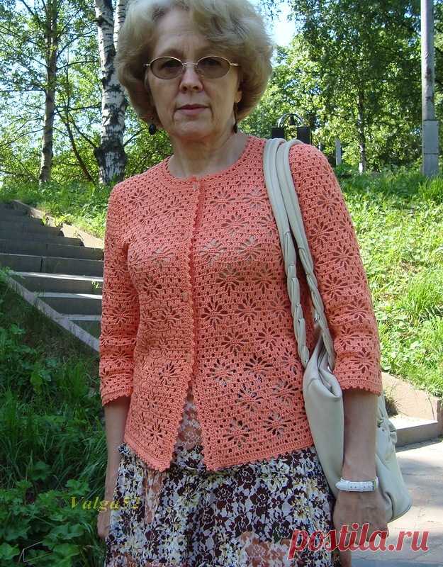Персиковый жакетик_узор паучки