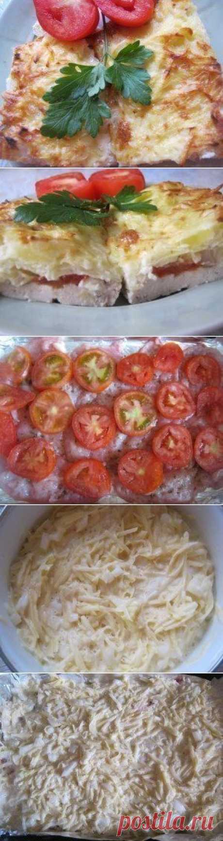 Курица запеченная под тертым картофелем.