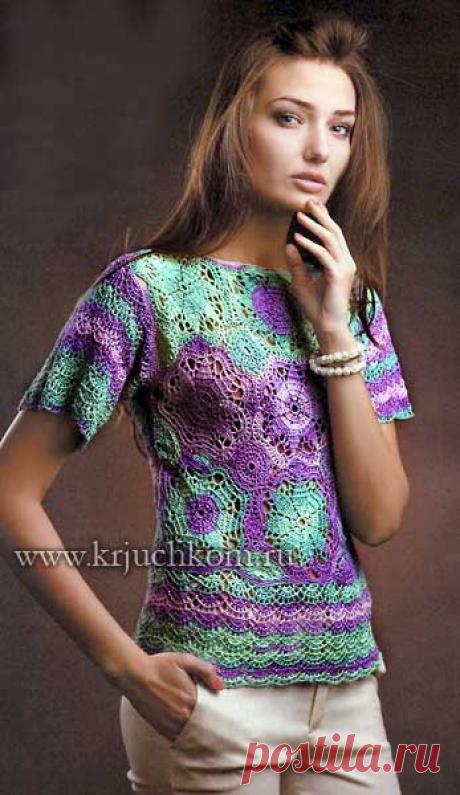 Женская кофточка с цветочными мотивами