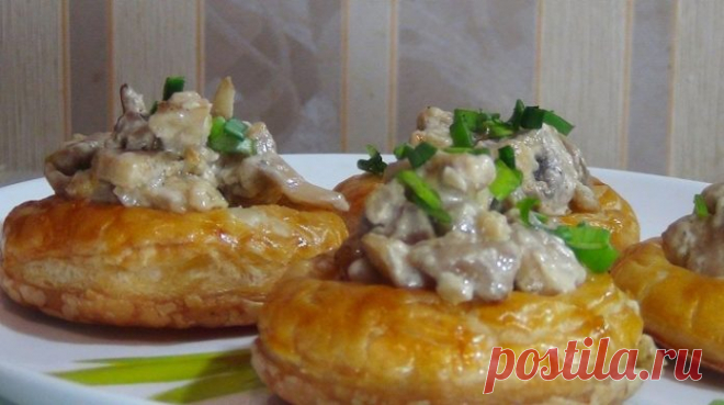 Самые вкусные слоеные кольца с грибами на закуску Не знаете, что такого оригинального, вкусного и недорогого приготовить на праздничный стол — сделайте слоеные кольца с грибами.
Эта невероятно вкусная и красивая закуска приведет в восторг всех гостей…