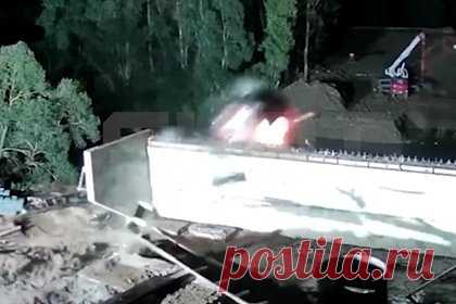 В регионе России пропал водитель вылетевшего с моста в реку грузовика