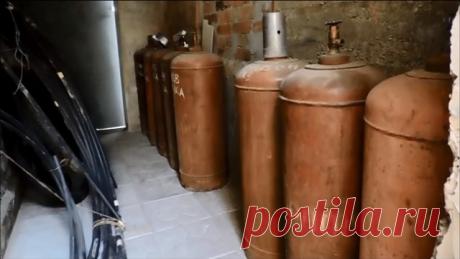 Печь «Бубафоня» из газового баллон 

 Предлагаю к рассмотрению такую интересную конструкцию печи, которая получила название «Бубафоня». Такую печь относят к печам длительного горения, причем топить ее можно практически чем угодно, начиная от обычных дров, заканчивая опилками, травой, корой и так далее. Особенность печи в том, что горение в ней происходит сверху вниз, а не наоборот,…

Полное описание  https://usamodelkina.ru/12180-pech-bubafonja-iz-gazovogo-ballon.html