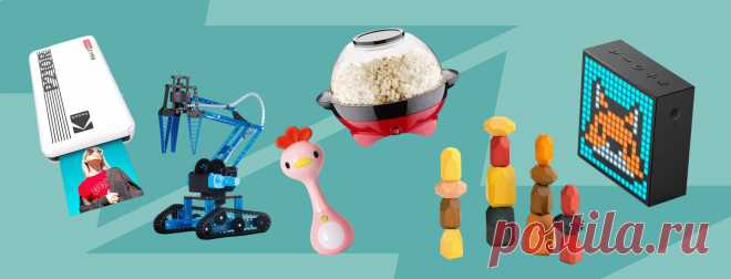 Разгребать декабрьские завалы на работе, одновременно выполняя роль Деда Мороза, — сложнейший вызов родительства. А еще приходится искать сюрпризы для братьев, сестер, племянников, племянниц и крестников. В праздник дети ждут чудес, и так не хочется их разочаровывать! Помогаем вам сэкономить время и привести юное поколение в восторг — мы собрали более 100 идей подарков на Новый год детям, а также рекомендации, как выбрать подходящий презент.