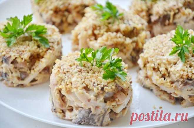 Салат с кальмарами и грибами - рецепт с фото / Простые рецепты