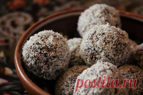 Конфеты с черносливом и орехами - Пошаговый рецепт с фото своими руками Конфеты с черносливом и орехами - Простой пошаговый рецепт приготовления в домашних условиях с фото. Конфеты с черносливом и орехами - Состав, калорийность и ингредиенти вкусного рецепта.
