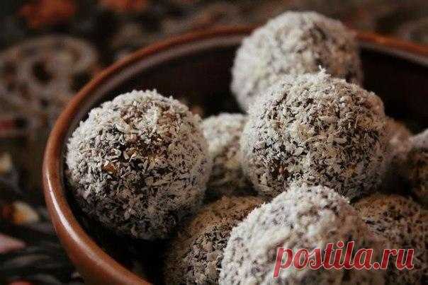 Конфеты с черносливом и орехами - Пошаговый рецепт с фото своими руками Конфеты с черносливом и орехами - Простой пошаговый рецепт приготовления в домашних условиях с фото. Конфеты с черносливом и орехами - Состав, калорийность и ингредиенти вкусного рецепта.