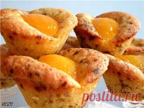 Маффины с персиками.