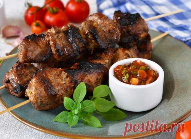 Пикник для гурманов: 7 оригинальных соусов для шашлыка - Будет вкусно - 9 мая - 43237945129 - Медиаплатформа МирТесен Приготовление шашлыка — дело тонкое. Конечный результат зависит от качества мяса, маринада и рук, которые укладывают шампуры на мангал. Но даже безупречно пожаренное мясо можно сделать еще лучше с помощью гармонично подобранного соуса. И здесь дело не ограничивается кетчупом и шашлычным соусом из - 9 мая - 43237945129 - Медиаплатформа МирТесен