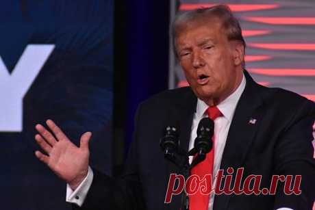 Трамп отреагировал на обвинения в фашизме и сравнение с Гитлером. Экс-президент Соединенных Штатов Дональд Трамп в ответ на сравнения с лидером нацистской Германии Адольфом Гитлером рассказал, что не следил за его речами и не является его последователем. Об этом политик рассказал в интервью радиоведущему Хью Хьюитту. По словам Трампа, он ничего не знает о Гитлере.