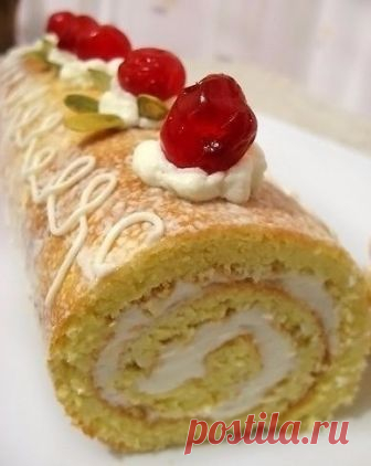 Рулет по ГОСТу
Этот рулет стал моим любимым рецептом!  
По ГОСТу только тесто сделала. Корж получается идеальный! Не сухой, не трескается, отлично сворачивается. Пропитайте его сиропом, намажьте любым кремом и отличный рулет готов! 
Тесто: 
3 яйца 
90 г муки 
90 г сахара 
Приготовление: 
Яйца и сахар положите в чашку 
Взбивайте миксером на высокой скорости не менее 5 минут, до растворения сахара 
Масса должна получиться белой и пышной 
Просейте муку 
Перемешайте аккуратно ...