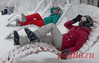 Свыше трети опрошенных россиян планируют поездку на зимний курорт. При этом 30% респондентов готовы потратить от 50 до 100 тыс. рублей на человека за отдых, свидетельствуют результаты опроса, проведенного Группой "Ренессанс страхование" и сервисом Ozon Travel