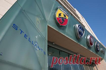 Автогигант бросил вызов Tesla. Автоконцерн Stellantis, занимающий четвертое место в мире по объему выпущенных автомобилей, потратит 30 миллиардов евро до 2025 года на электрификацию своих машин. Чтобы конкурировать с Tesla, корпорация построит пять заводов по производству аккумуляторов для электрокаров — три в Европе, два в США.