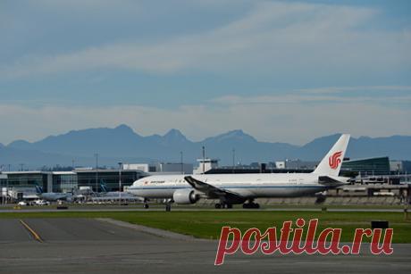 Освобожденная от экстрадиции в США финдиректор Huawei вылетела на родину. Освобожденная из-под стражи финансовый директор компании Huawei Мэн Ваньчжоу вылетела в Китай из канадского Ванкувера. По данным журналиста CTV, Ваньчжоу отправилась на родину на борту самолета Air China. Предположительно, приземлится она в Шеньжене, где расположен головной офис Huawei.