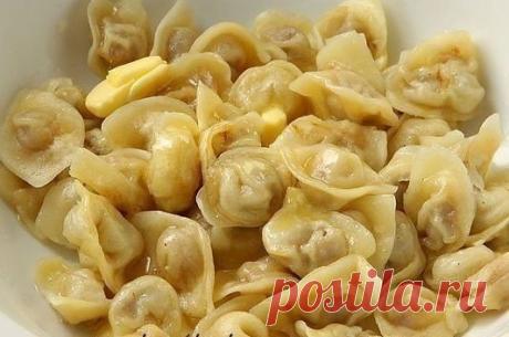 ЛУЧШЕЕ ТЕСТО ДЛЯ ПЕЛЬМЕНЕЙ 
(Быстро, просто и вкусно)
Ни одни магазинные пельмени не сравнятся с домашними, слепленными своими руками. А это тесто для пельменей невероятно вкусное и эластичное. Лепить пельмени из него - одно сплошное удовольствие. И никакой мучной грязи на кухне нет. Очень просто и быстро. Лепятся замечательно без расклейки.
Ингредиенты:
Для теста:
● 1 ст. минеральной воды
● 1 яйцо
● 0,5 ч.л.соли
● 2 ч.л. сахара
● 4 с.л.растит. масла
● 4 ст. муки
Начинка:
● фарш 0,5 кг.
●