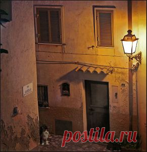 Lantern (Sardegna) / 500px
