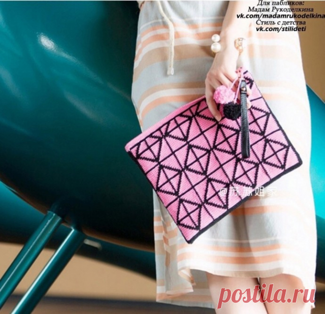 Вяжем крючком стильную сумочку