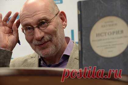 Книги Акунина предложили раздать даром. Книги писателя Бориса Акунина (настоящее имя — Григорий Чхартишвили) (внесен в реестр иноагентов и в перечень террористов и экстремистов) следует раздать бесплатно. С таким предложением выступил научный руководитель Всероссийского центра изучения общественных мнений (ВЦИОМ) Иосиф Дискин.