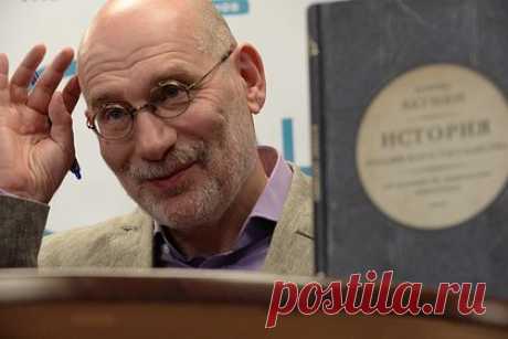 Книги Акунина предложили раздать даром. Книги писателя Бориса Акунина (настоящее имя — Григорий Чхартишвили) (внесен в реестр иноагентов и в перечень террористов и экстремистов) следует раздать бесплатно. С таким предложением выступил научный руководитель Всероссийского центра изучения общественных мнений (ВЦИОМ) Иосиф Дискин.
