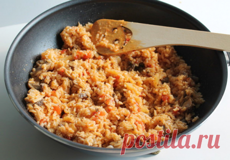 Рис с грибами и овощами
Рецепт вкуснейшего постного блюда из риса, консервированных грибов, сладкого перца и помидор.