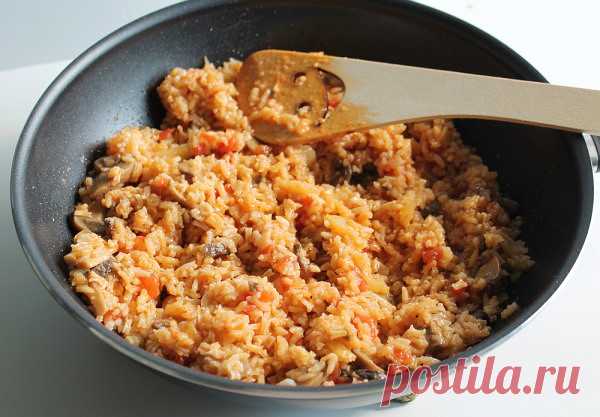 Рис с грибами и овощами
Рецепт вкуснейшего постного блюда из риса, консервированных грибов, сладкого перца и помидор.