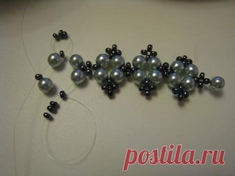 Плетёный браслет из бисера и бусин