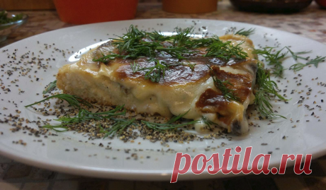 Про ростовскую утушку Утушка напомнила рецепт моего любимого рыбного паштета. Замочить на ночь фасоль или нут. У мелкой рыбы (не более ладони) отрезать голову и вынуть внутренности, чешую чистить не надо. Укладываем в бабушкину чугунную утятницу слоями рыбешек и фасоль (нут, горох, чечевицу, бобы), пересыпая сушеной зеленью, присаливая и добавляя всяких пряностей по вкусу и потребности. Заливаем холодной водой на палец-полтора выше рыбы. И в духовку на 3.5-4 часа. Горячее ...