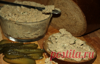 Вкуснее колбасы! Ну почему я раньше не знала этого рецепта?

Готовится из куриного филе, причем всего 30 минут: а результат просто поражает! Паштет станет мега-хитом в вашей семье! Колбасу больше не покупаем)
Просто попробуйте и вы сами всё поймёте. 

Состав продуктов:
филе куриное – 400 грамм, 
70 миллилитров бульона (в котором варили мясо); 
морковь – 200 грамм, 
репчатый лук – 2 штуки, 
масло сливочное – 70 грамм, 
чеснок – 2 зубчика, 
лавровый лист – 1 штука, 
перец ду...