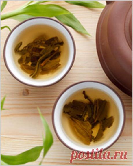 Летний чай для вашего здоровья - Советы Народной Мудрости - медиаплатформа МирТесен Лучший летний чай – это зелёный и белый чай. Странно, но даже горячими они утоляют жажду: помогают снизить температуру тела и почувствовать облегчение в жару. На первый взгляд, такого не может быть, пока каждый, кто сомневается, не попробует лично провести опыт. Мы же доверимся опыту Востока, где о