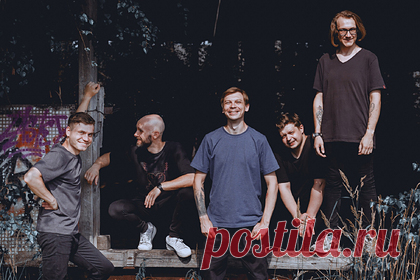 Суд отменил решение о признании песни «Порнофильмов» экстремистской. Областной суд в Волгограде отменил решение районного суда о признании песни «Нищих убивай!» панк-группы «Порнофильмы» экстремистской. «Мы ходатайствовали о восстановлении срока обжалования, потому что об этом стало известно позже, и волгоградский суд принял жалобу», — сказал адвокат коллектива Павел Чиков.