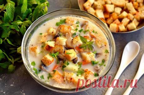 Сырный суп с грибами
Рецепт простого и быстрого сырного супа. Суп имеет сливочный вкус и нежно-белым цвет. Варится на курином бульоне с добавлением жареных грибов. Вкус такого супа получается …
Читай дальше на сайте. Жми подробнее ➡