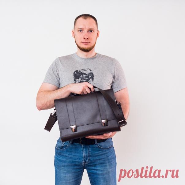 Привет, друзья! Я шью яркие рюкзачки, сумки и портмоне из натуральной кожи: На каждом изделии можно разместить картинку, свои инициалы или текст. Так вещь получится ещё более уникальной и штучной. Более 2000 довольных клиентов: Более 150 работ в каталоге: Для заказа пишите мне в личку: