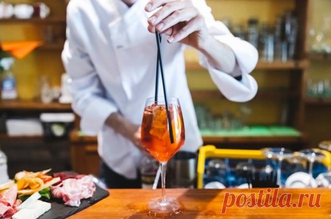 Оранжевый с горчинкой. Как готовится коктейль апероль-спритц. Разбираемся с профессионалами, как готовить коктейль апероль-спритц, как можно экспериментировать с ингредиентами.