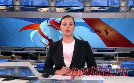В эфир «Первого канала» выбежала девушка с антивоенным плакатом. Девушка появилась в студии программы «Время» за спиной ведущей Екатерины Андреевой. «Первый канал» сообщил об «инциденте с посторонней в кадре» и начал проверку