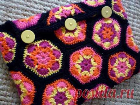 Crocheted African flowers laptop sleeve von purpleshed auf Etsy МАГАЗИН