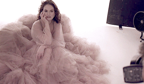 Лили Джеймс