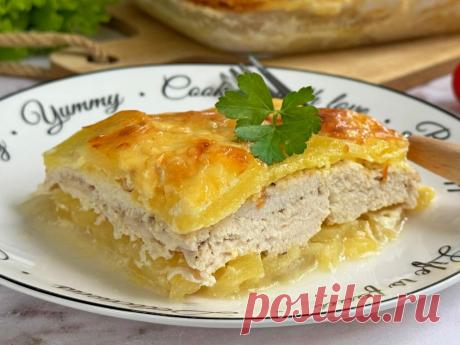 Картошка по-французски с курицей и сыром в духовке Картошка по-французски с курицей и сыром - это сытное и вкусное блюдо, которое готовится в духовке. Оно сочетает в себе нежное куриное филе и картофель с аппетитной сырной корочкой сверху.