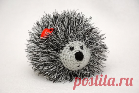 regalo niños inspiracional para el regalo de novia para su erizo de ganchillo miniatura de Amigurumi mascotas corazón peluche juguete niños cosas de peluche animales San Valentín regalo de novia para ganchillo erizo corazón peluche juguete niños cosas juguete peluche Animal Amigurumi día de San Valentín Regalo ideas de punto  Erizo de ganchillo pequeño maravilloso. Juguete muy bonito, acogedor, suave.  El tamaño del erizo: longitud 4(10 cm), altura