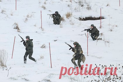 Американские добровольцы пожаловались на задержку помощи ВСУ. Воюющие за Вооруженные силы Украины граждане США сообщили, что задержка западной помощи несет угрозу жизни украинских солдат. «Мы пытаемся передать ощущение срочности, что им нужна помощь прямо сейчас», — заявил американский доброволец, отметив нехватку оружия и техники.