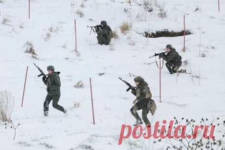 Американские добровольцы пожаловались на задержку помощи ВСУ. Воюющие за Вооруженные силы Украины граждане США сообщили, что задержка западной помощи несет угрозу жизни украинских солдат. «Мы пытаемся передать ощущение срочности, что им нужна помощь прямо сейчас», — заявил американский доброволец, отметив нехватку оружия и техники.
