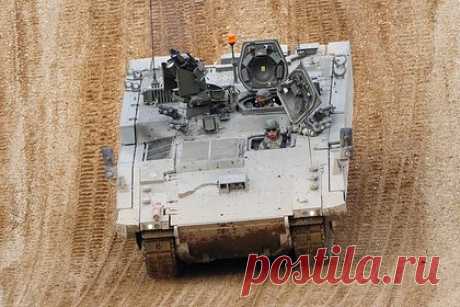 Британия признала перепродажу поставляемого на Украину оружия. Министерство обороны Великобритании признало факты перепродажи оружия, поставляемого королевством на Украину, до его попадания на передовую. Замглавы военного ведомства Джеймс Хиппи уточнил, что подобные инциденты «чрезвычайно редки», а для их пресечения были установлены «надежные процедуры» контроля.