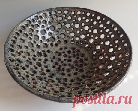 Stoneware Fruit Bowl in Khaki Oil Spot Glaze от LisaMelitaArt